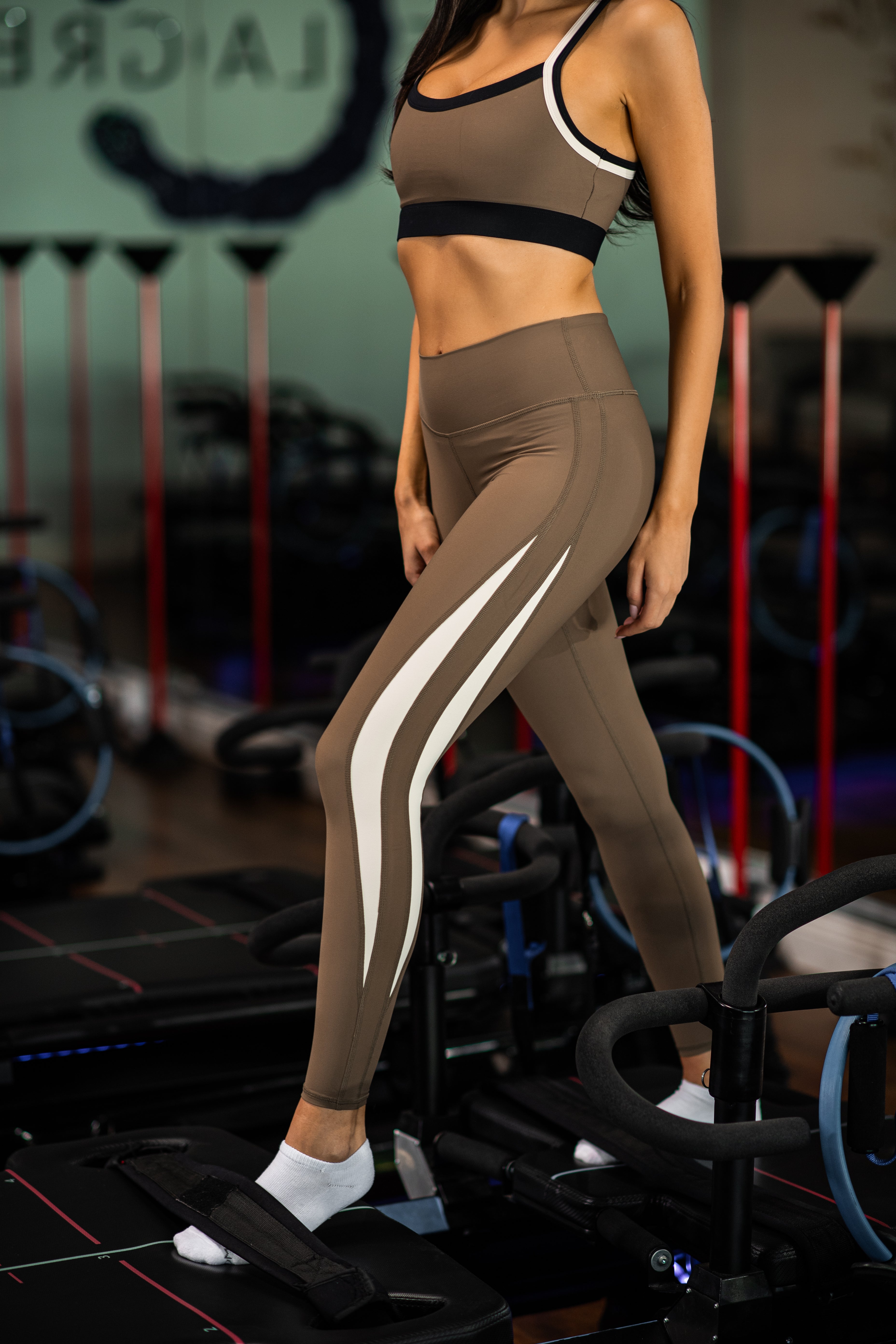 Krista side panel 7/8 leggings in truffle cream, from the side