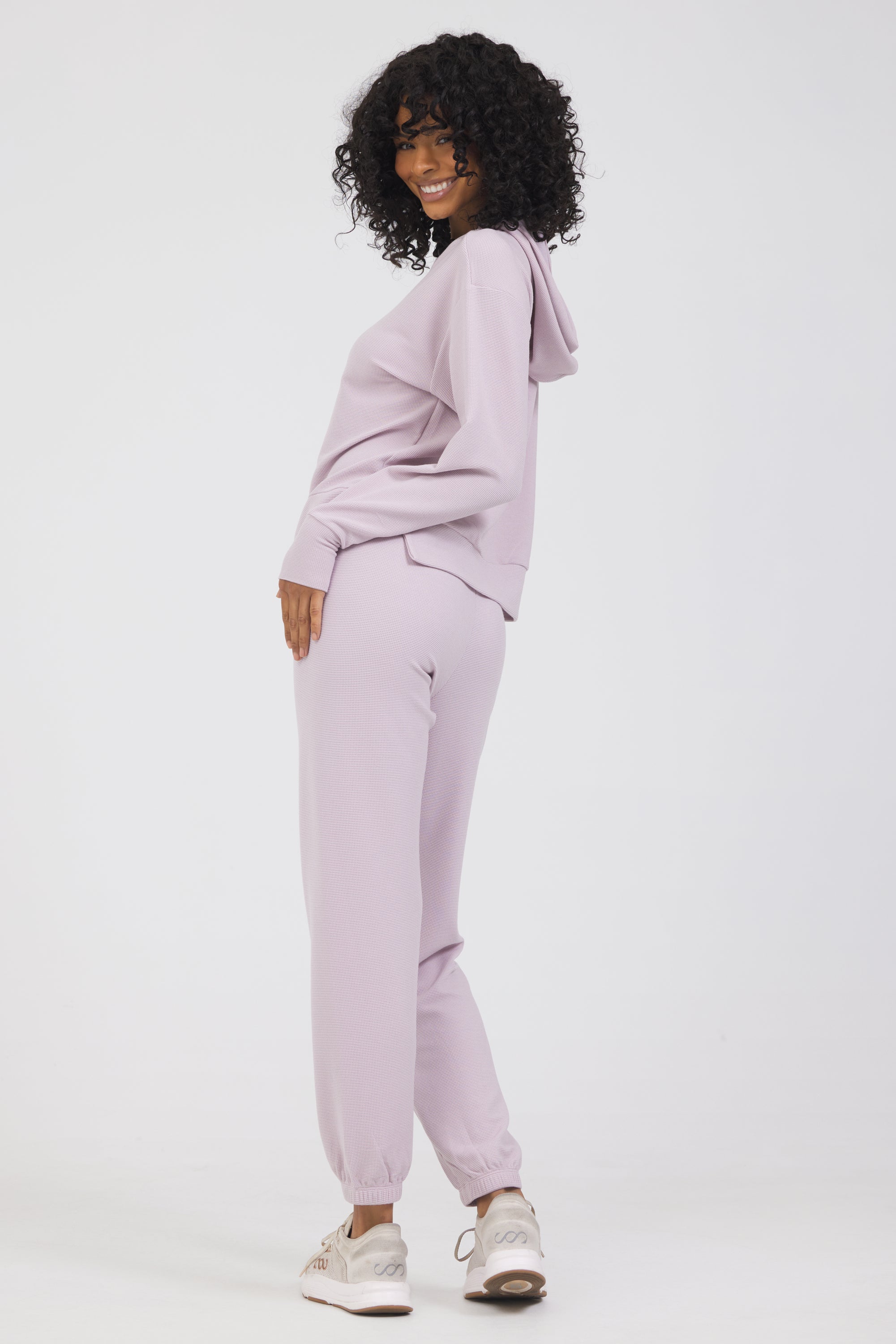 Lynn pullover hoodie with long sleeves in dusty pink, modeled with the Delaney joggers from the front