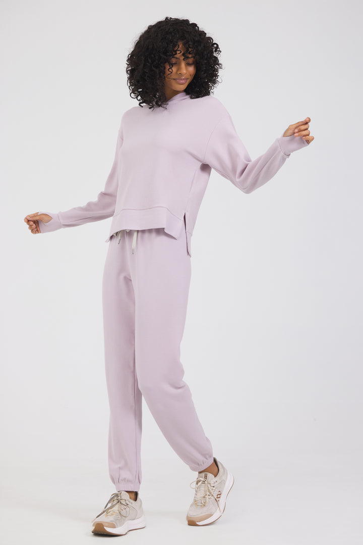 Lynn pullover hoodie with long sleeves in dusty pink, modeled with the Delaney joggers from the front