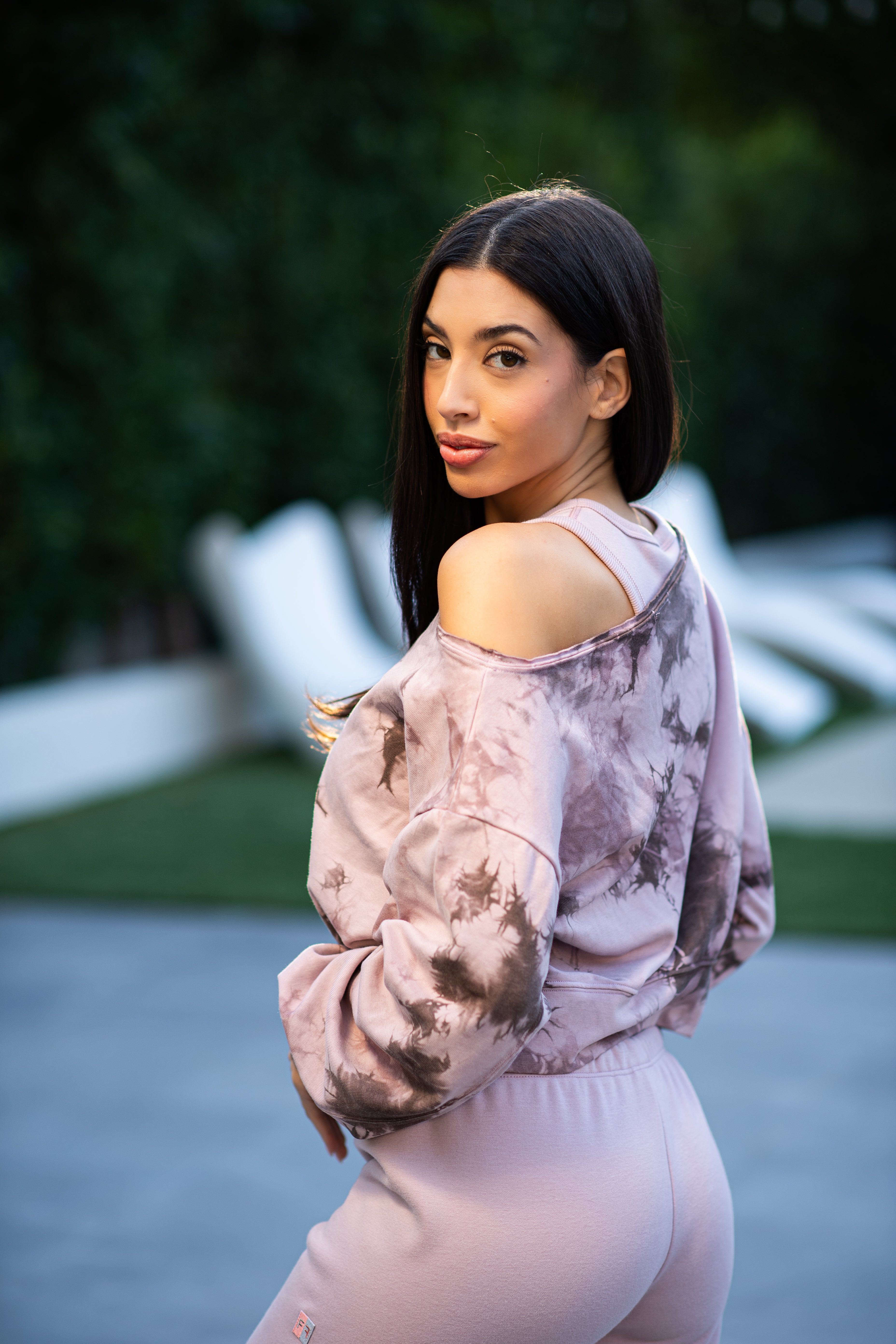 Rib off the shoulder long sleeve in dusty pink, from the side